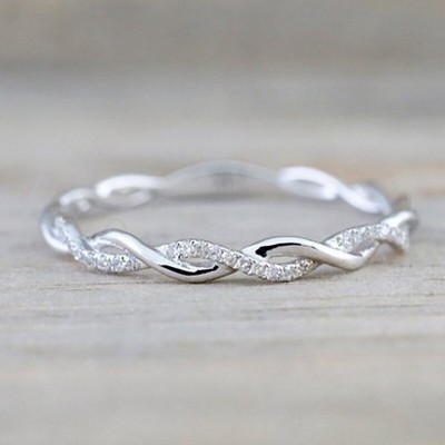Thin twisted ring