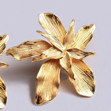 Golden flower earrings 1