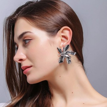 Silver flower earrings 1
