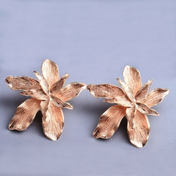 Rose gold flower earrings