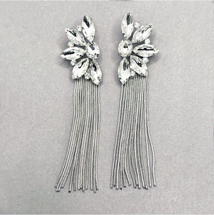Orecchini con strass e catene pendenti in argento