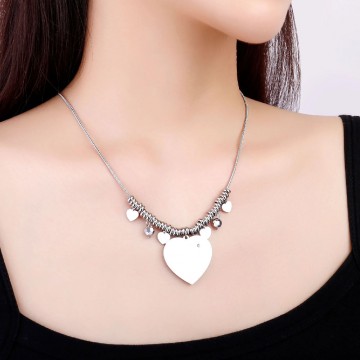 Große Halskette mit Herzmedaillon 1