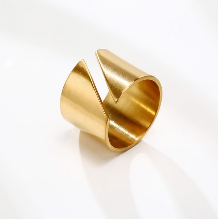 Large split ring in gold brushed metal