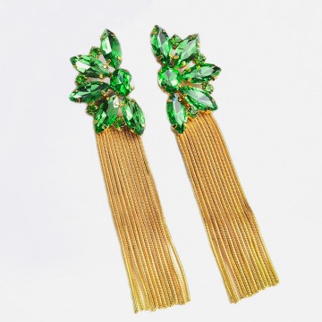 Orecchini con strass color smeraldo e catene pendenti