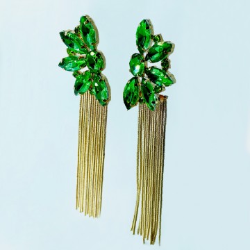 Orecchini con strass color smeraldo e catene pendenti 1