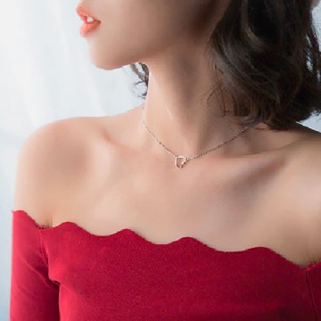 Heart pendant silver necklace model