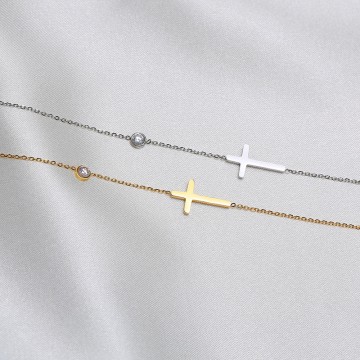 Goldene Halskette mit Kreuz und Zirkon 6