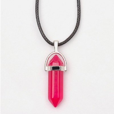 Collier amulette rubis fushia