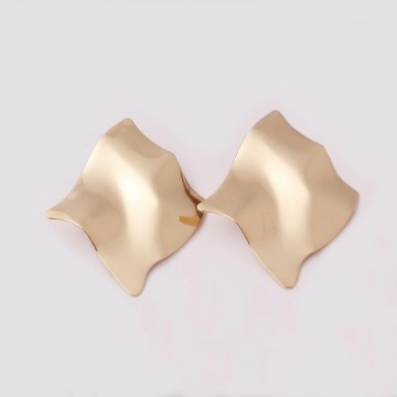 Golden crumpled square earrings