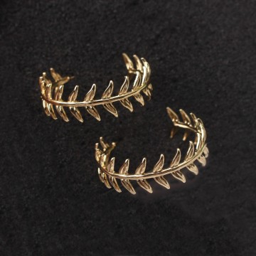 Hoop earrings spike of gold leaves