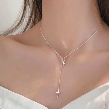 Silver necklace with 2 intertwined crosses 1