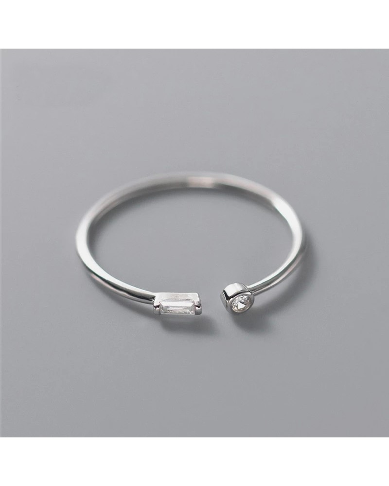 Sottile anello aperto con 2 piccoli zirconi in argento