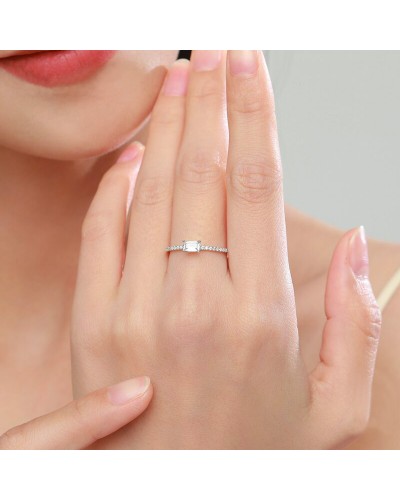 Rectangular solitaire silver ring set in claws