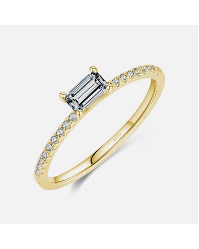 Rectangular solitaire gold ring set in claws