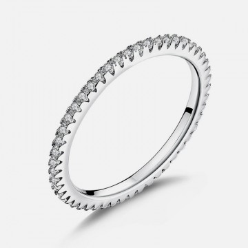Raffinato anello in argento con zirconi